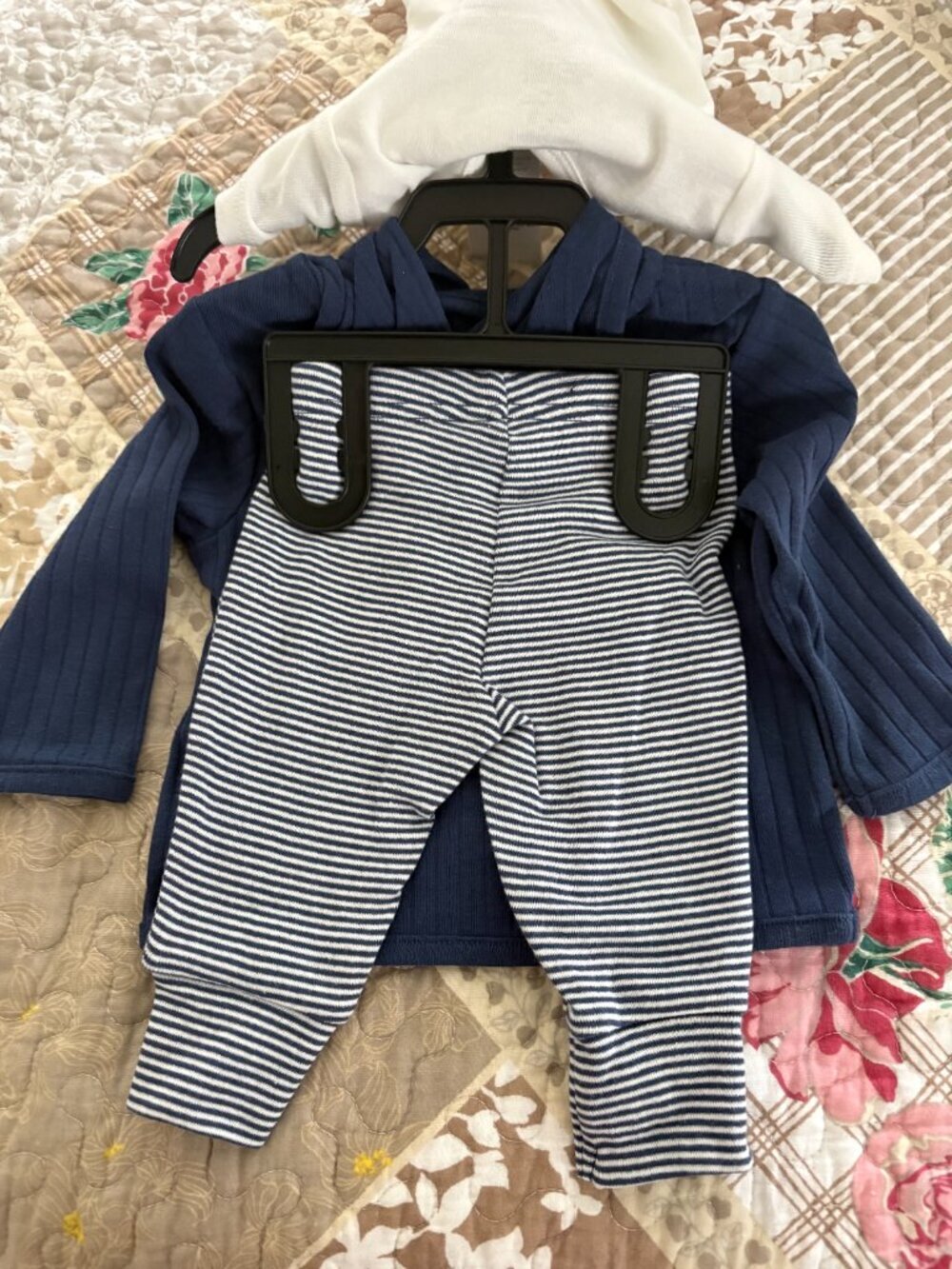 Carter's Child of Mine Baby Boy 3-Piece Cardigan Outfit Set Size 0-3 months - Picture 3 of 7